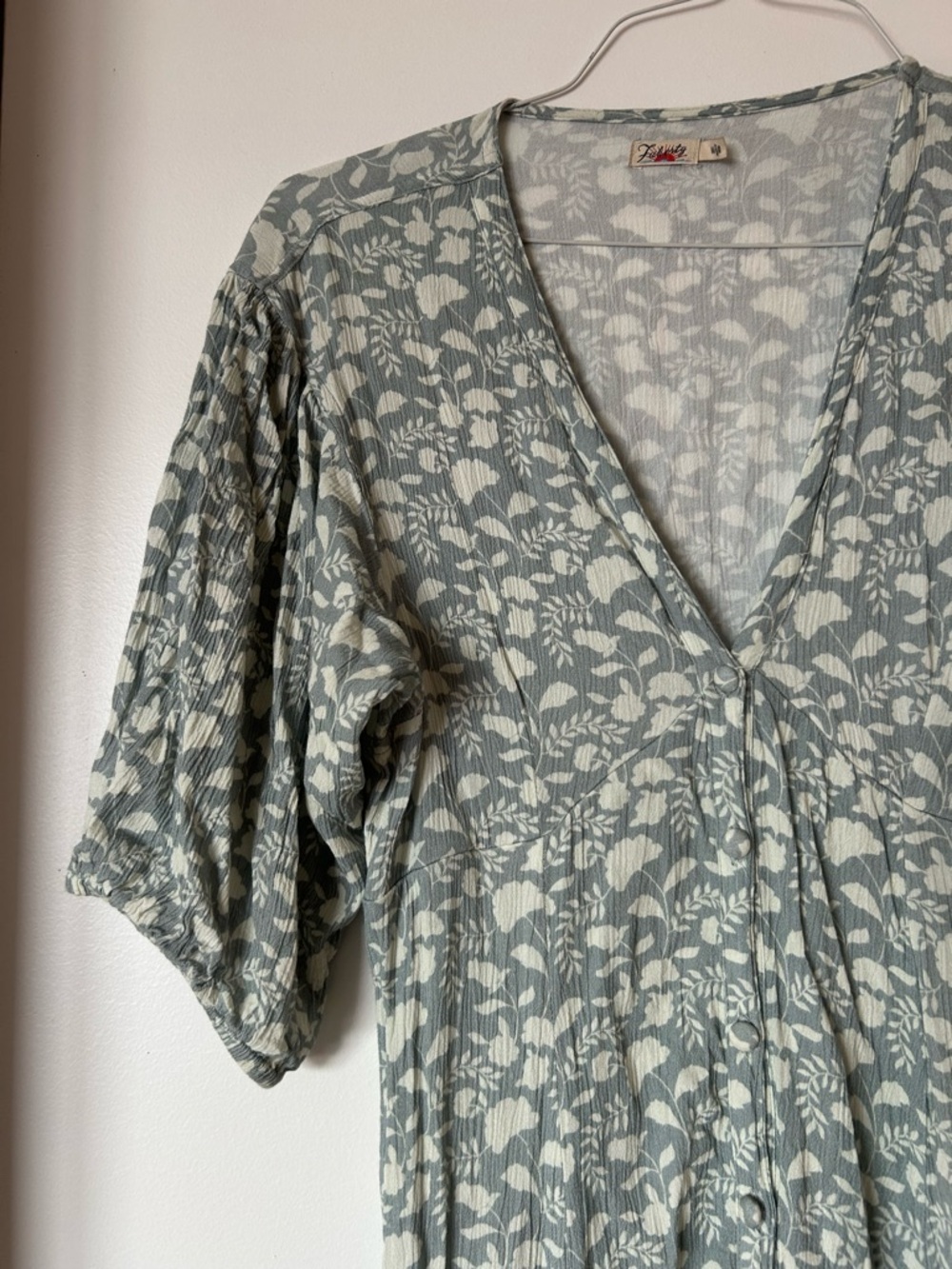 Faherty Button Dress - Picture 2 of 5